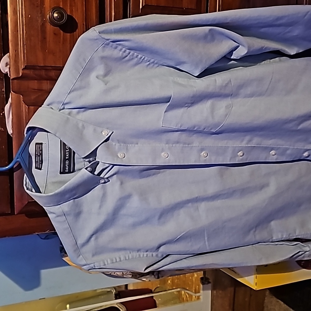 !!.           Mens 15 1/2   32/33 Long Sleeve blue shirt.   S2